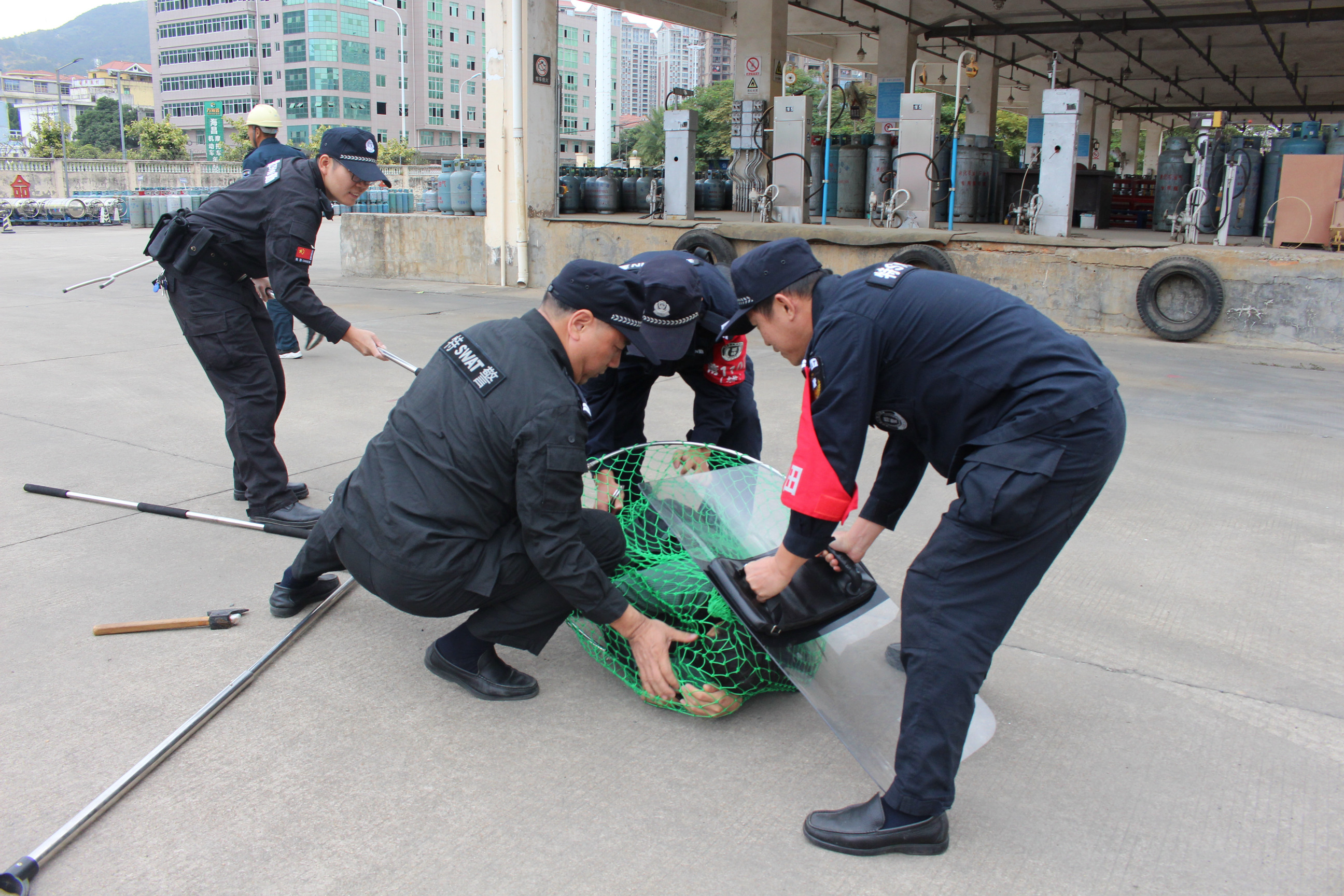 4、特警制服歹徒.JPG